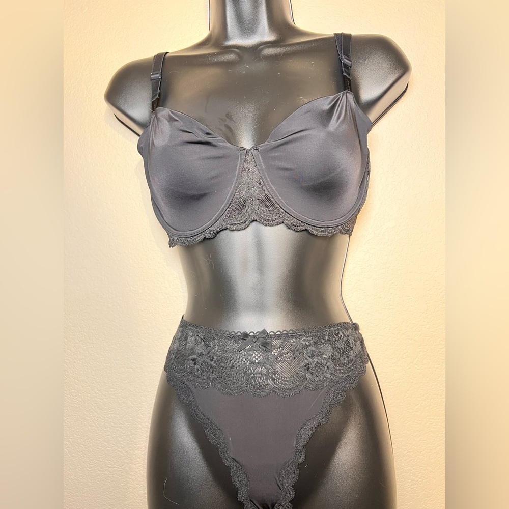 NWT VS bra and panty set 36D/L
